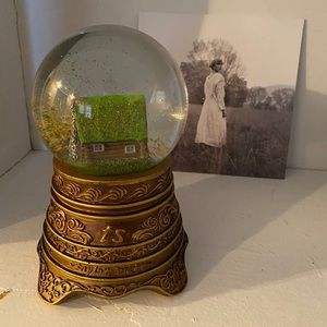 Taylor Swift Cabin Snowglobe